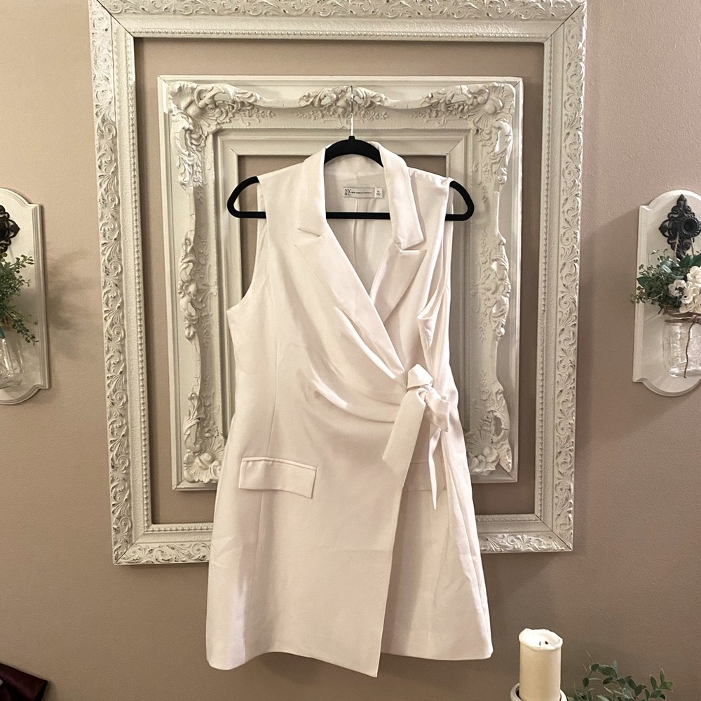 NEW YORK AND COMPANY WHITE WRAP DRESS
